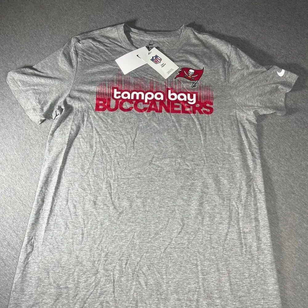 New With Tags Nike Tampa Bay Buccaneers NFL Men’s Medium Gray T-Shirt Football T